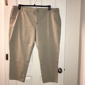 Plus size 24w khaki crops very Good Condition
